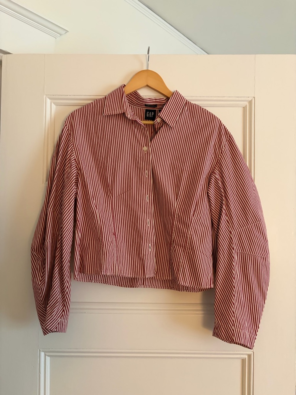 GAP Red and White Striped Button-Down Shirt organic poplin barrel cut - Picture 3 of 3